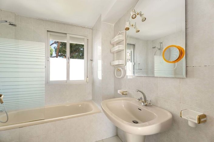 Image No.17-3 Bed Apartment for sale