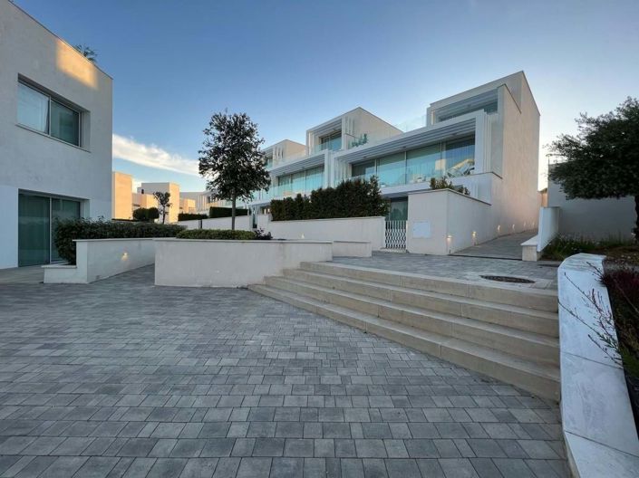 Image No.65-3 Bed Townhouse for sale