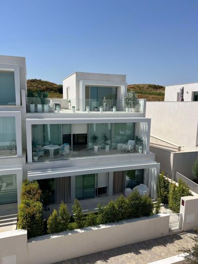 Image No.90-3 Bed Townhouse for sale