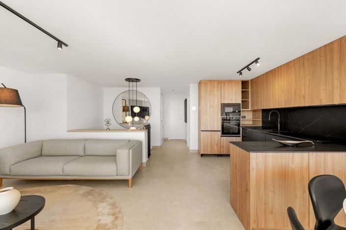 Image No.10-3 Bed Property for sale