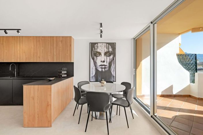 Image No.12-3 Bed Property for sale