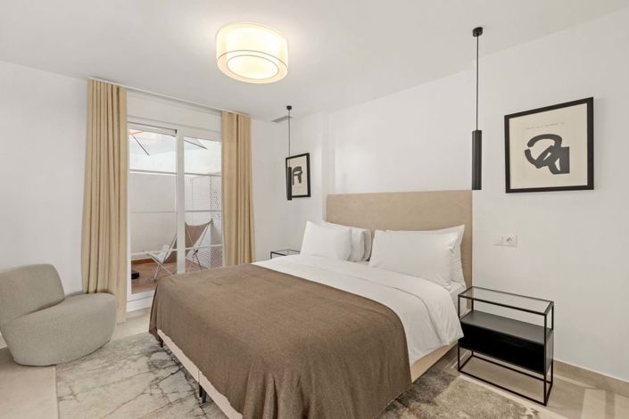 Image No.19-3 Bed Property for sale