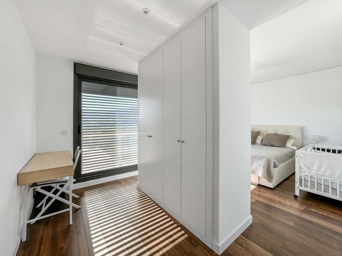 Image No.24-4 Bed Townhouse for sale