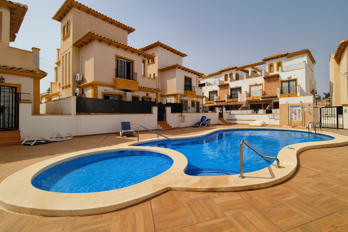 Image No.3-Villa de 3 chambres à vendre à Orihuela Costa