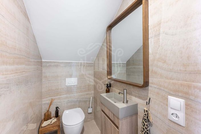 Image No.20-4 Bed Property for sale