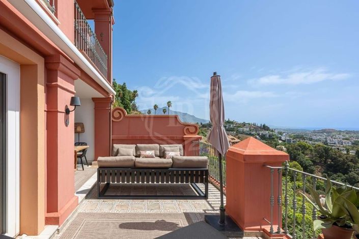 Image No.4-4 Bed Property for sale