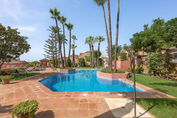 Image No.40-4 Bed Property for sale