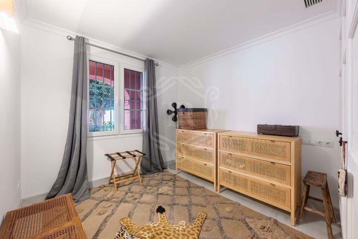 Image No.8-4 Bed Property for sale