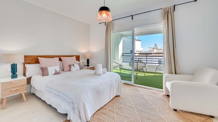 Image No.24-3 Bed Apartment for sale