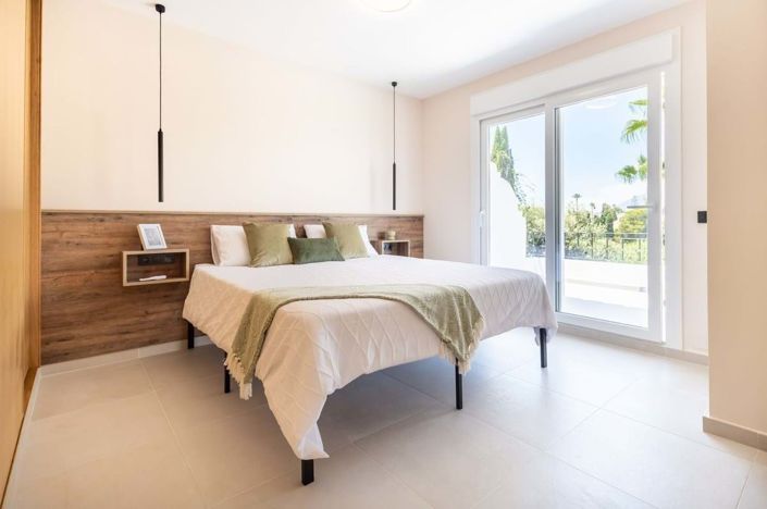 Image No.12-4 Bed Townhouse for sale