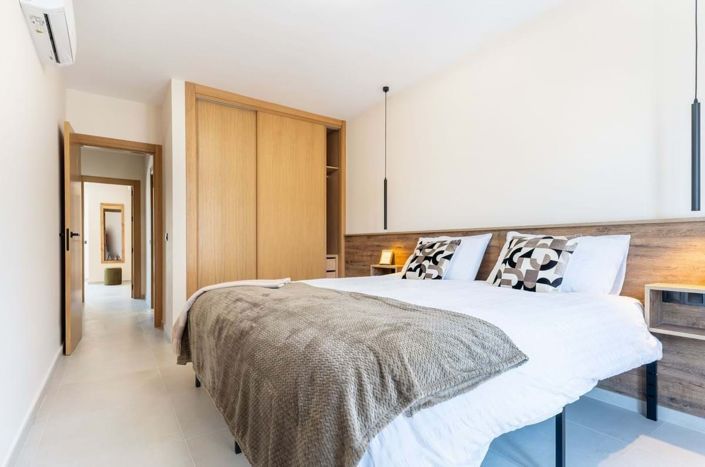 Image No.18-4 Bed Townhouse for sale