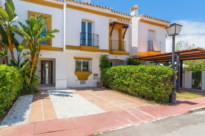 Image No.2-Maison de ville de 4 chambres à vendre à Estepona