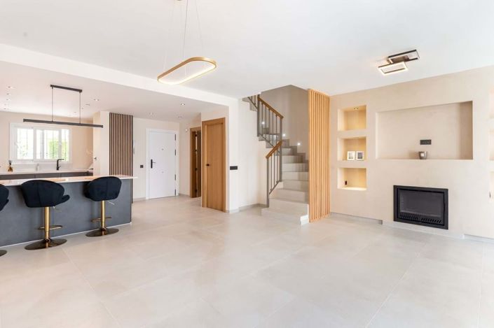 Image No.28-4 Bed Townhouse for sale