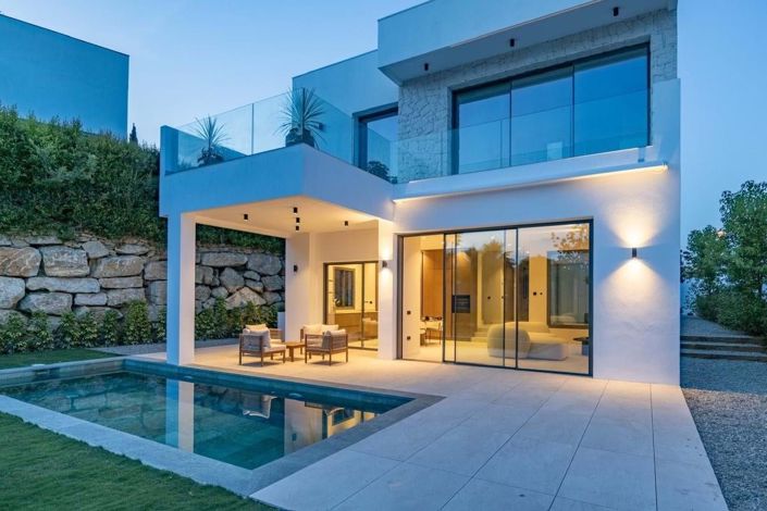 Image No.1-Villa de 4 chambres à vendre à Estepona