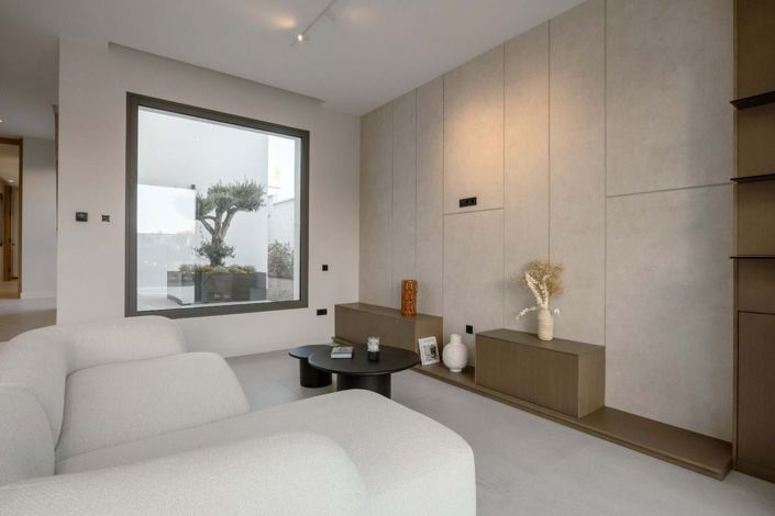 Image No.2-Villa de 4 chambres à vendre à Estepona