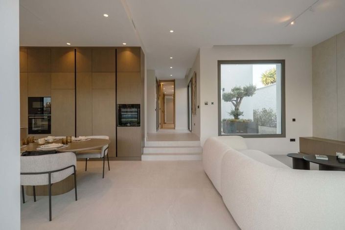 Image No.4-Villa de 4 chambres à vendre à Estepona