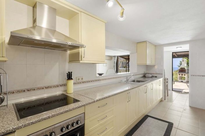 Image No.26-5 Bed Semi-Detached for sale