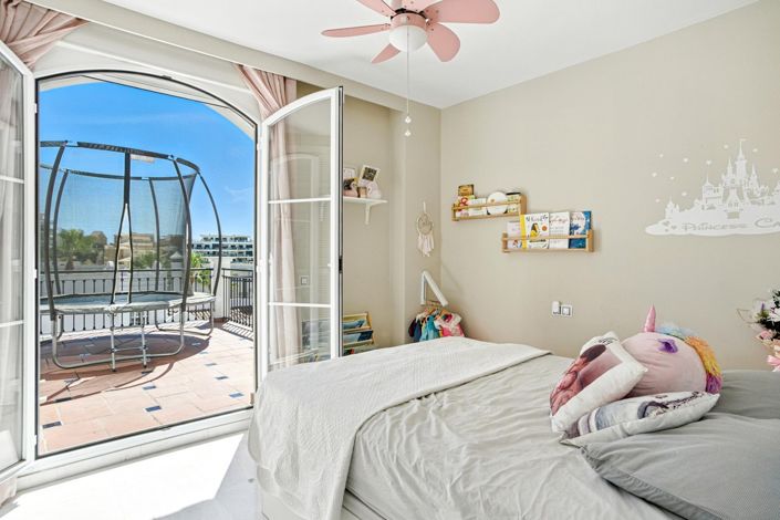 Image No.15-3 Bed Townhouse for sale