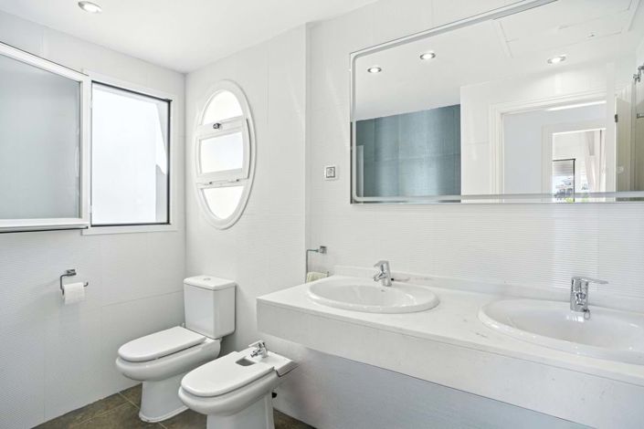 Image No.41-3 Bed Townhouse for sale