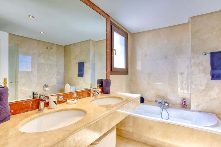 Image No.24-3 Bed Apartment for sale