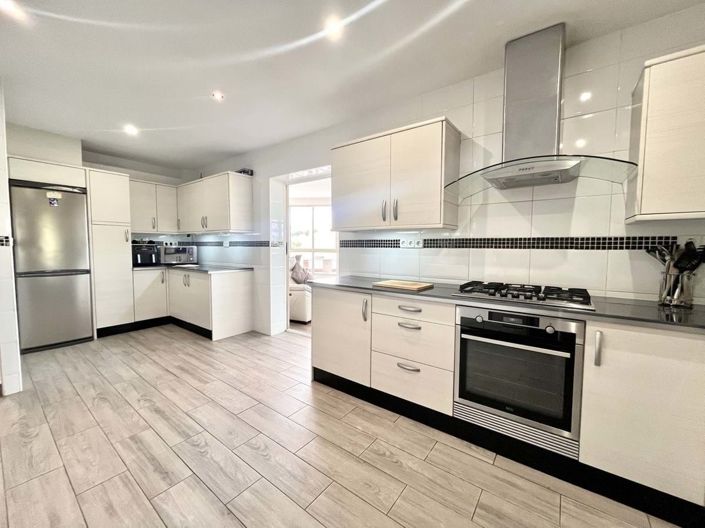 Image No.3-3 Bed Villa for sale