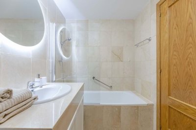 1447-644218-78d1f4f8b6655591b02d22fabb36a692d