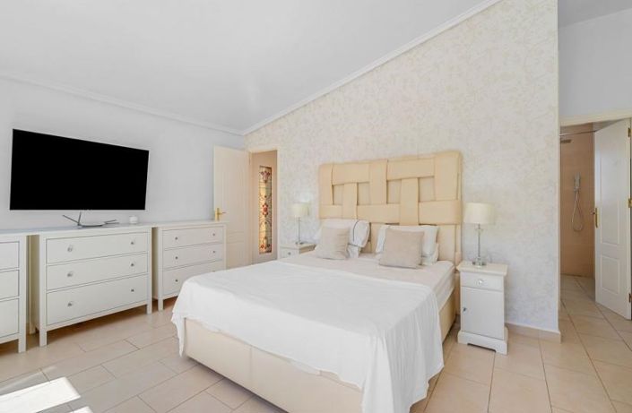 Image No.21-3 Bed Villa for sale