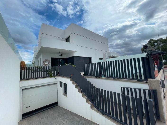 Image No.1-3 Bed Villa for sale