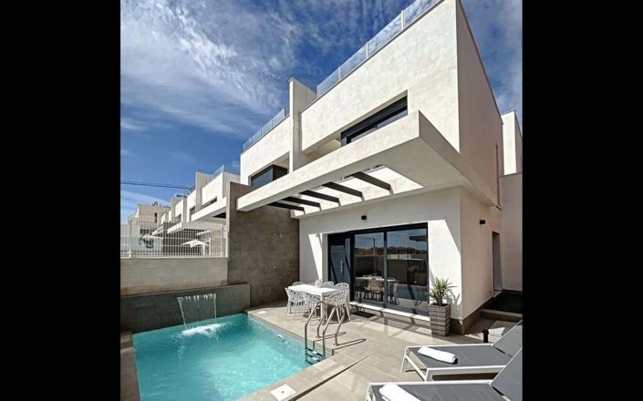 Image No.1-3 Bed Villa for sale