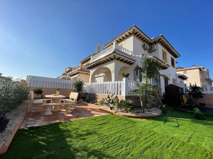 Image No.1-2 Bed Villa for sale