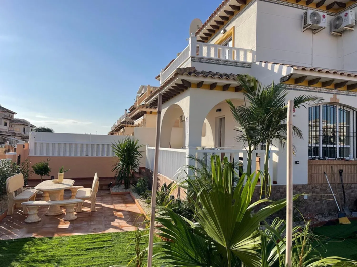 Image No.20-2 Bed Villa for sale