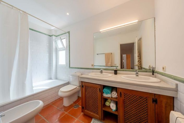 Image No.10-5 Bed Villa for sale