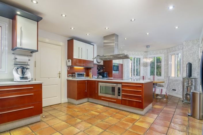 Image No.14-6 Bed Villa for sale