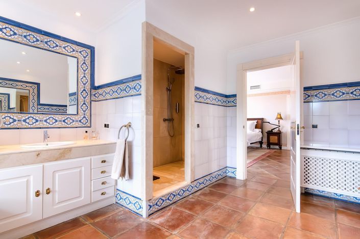 Image No.42-6 Bed Villa for sale