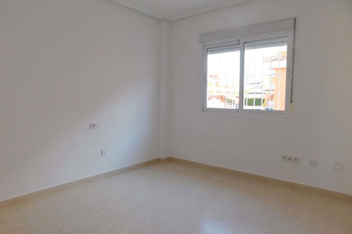 Image No.15-3 Bed Townhouse for sale