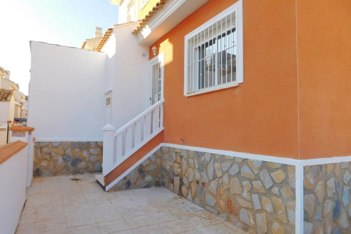 Image No.26-3 Bed Townhouse for sale