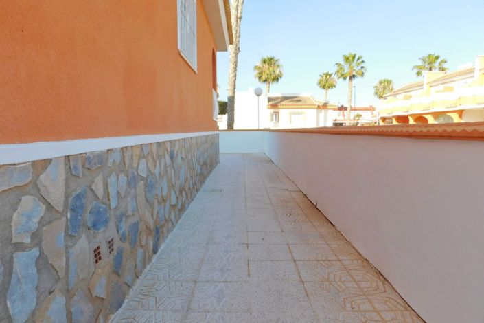 Image No.27-3 Bed Townhouse for sale