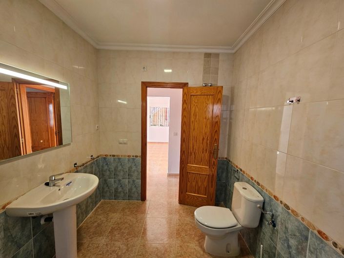 Image No.18-3 Bed Villa for sale