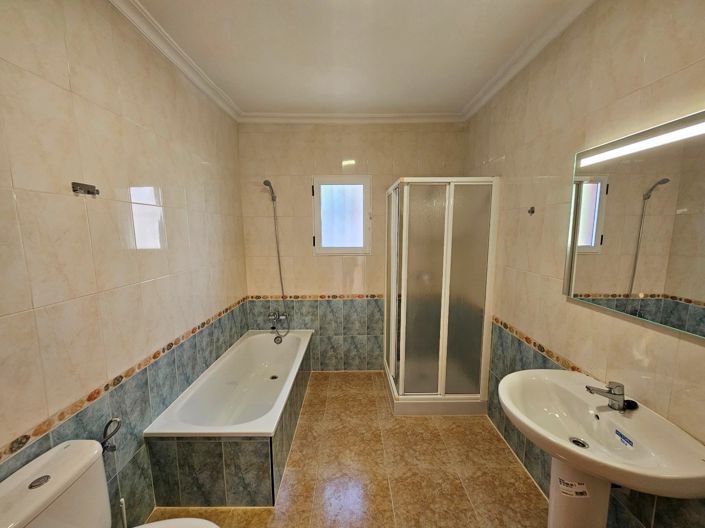 Image No.19-3 Bed Villa for sale