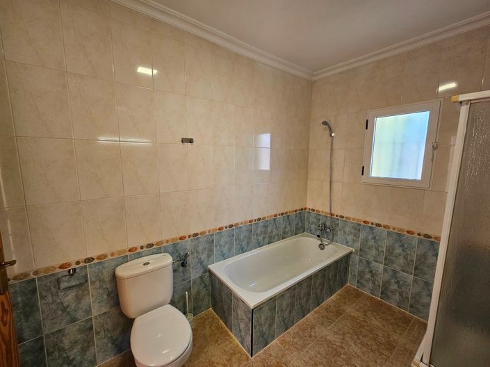 Image No.20-3 Bed Villa for sale