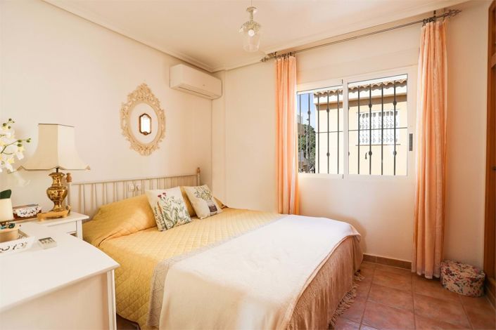 Image No.10-2 Bed Semi-Detached for sale