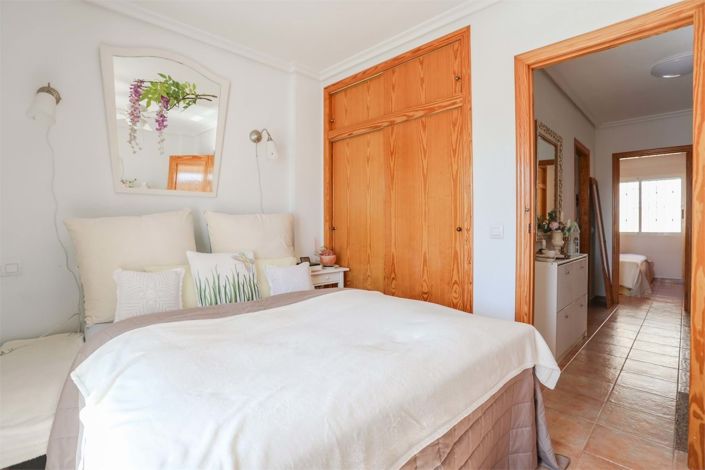 Image No.12-2 Bed Semi-Detached for sale