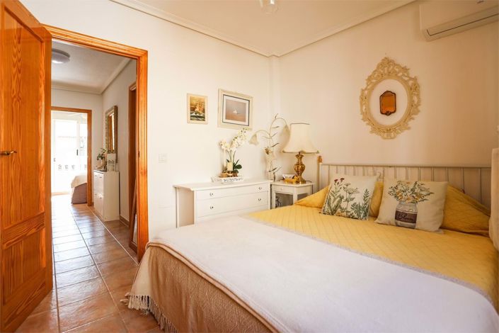 Image No.9-2 Bed Semi-Detached for sale