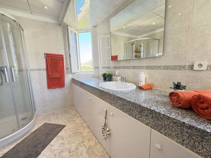 Image No.40-3 Bed Apartment for sale