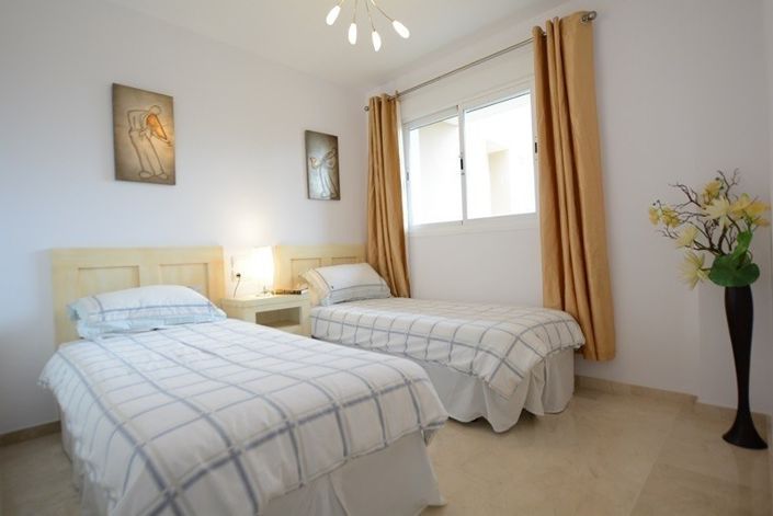 Image No.12-3 Bed Townhouse for sale