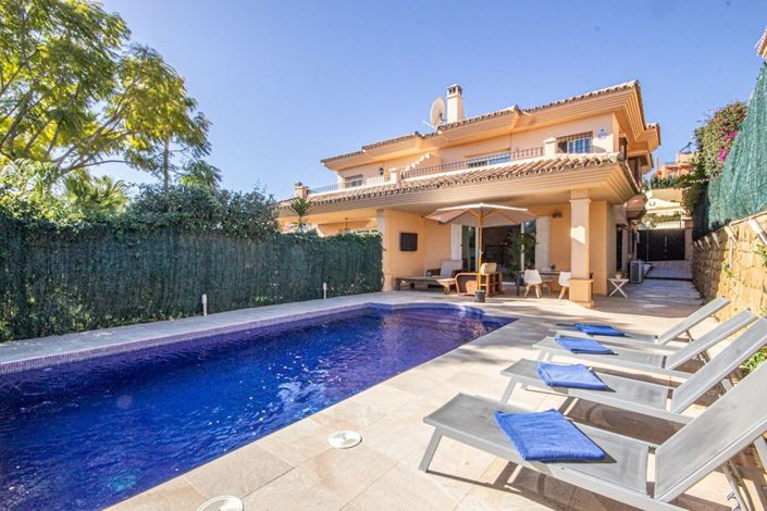 Image No.1-4 Bed Semi-Detached for sale