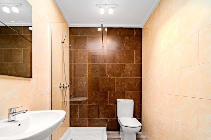 Image No.12-3 Bed Townhouse for sale