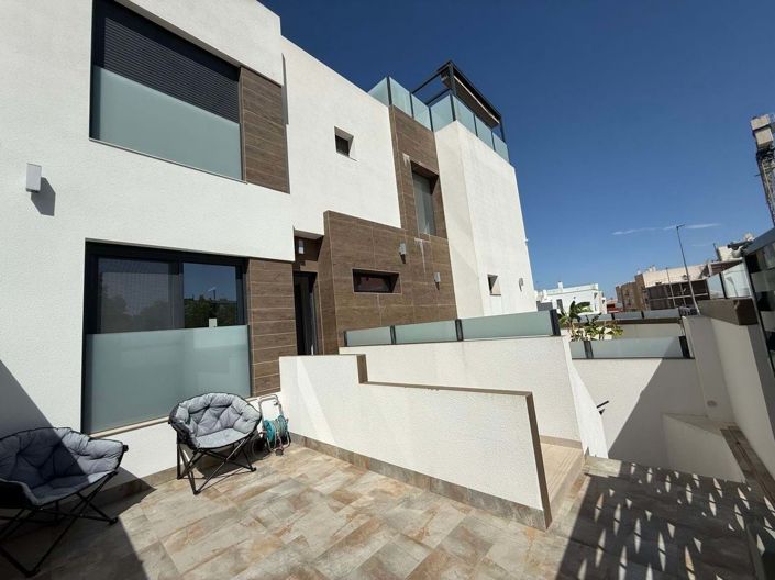 Image No.2-Villa de 4 chambres à vendre à Ciudad Quesada