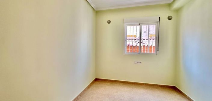 Image No.15-3 Bed Townhouse for sale