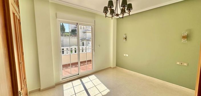 Image No.22-3 Bed Townhouse for sale